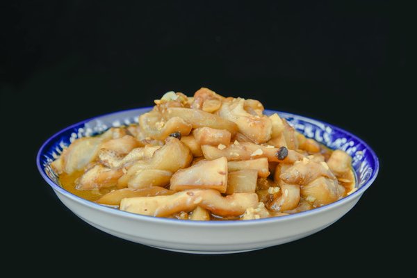 What Are the Historical Influences on UK Women's Fashion Aesthetics?